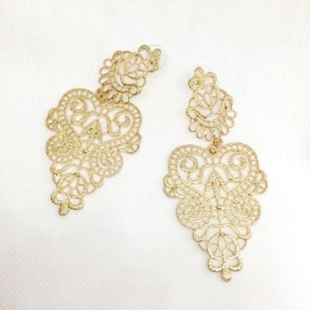 NWOT Handmade Fashion Gold Flower Drop Earring